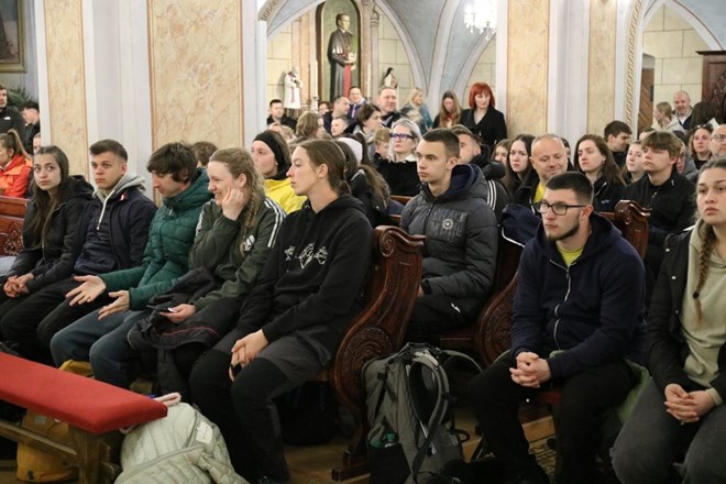 Biskup Radoš predslavio svetu misu u župnoj crkvi u Ludbregu na završetku 25. križnog puta mladih Varaždinske biskupije